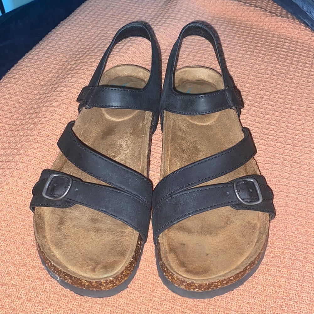 Cute sandals!